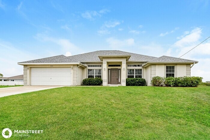 Primary Photo - 3909 NE 9th Pl, Cape Coral, FL 33909