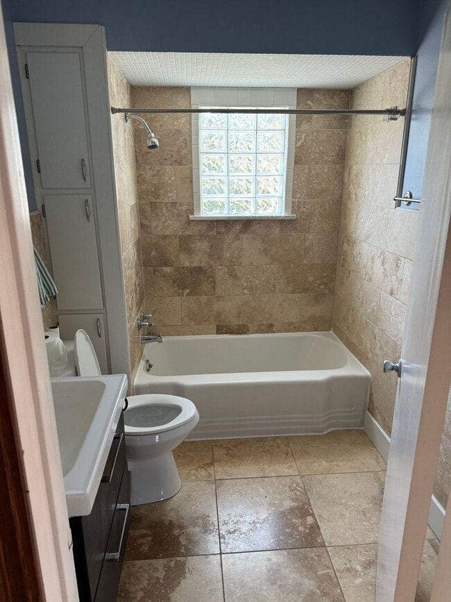 Building Photo - 3 bedroom 1 bath home