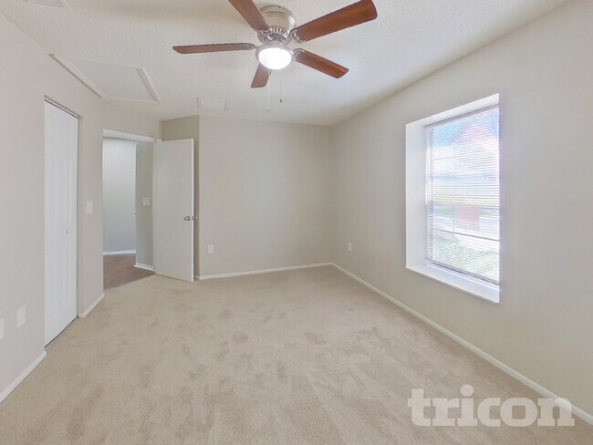 Foto del edificio - 1416 Thistledown Dr