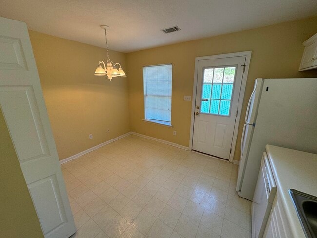 Building Photo - 442 Flowing Creek Dr