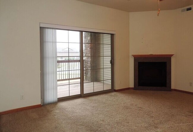 Foto del edificio - $1,235 | 2 Bedroom, 2 Bathroom Condo | Pet Friendly* | Sublease* | Available for February 21st, 2...