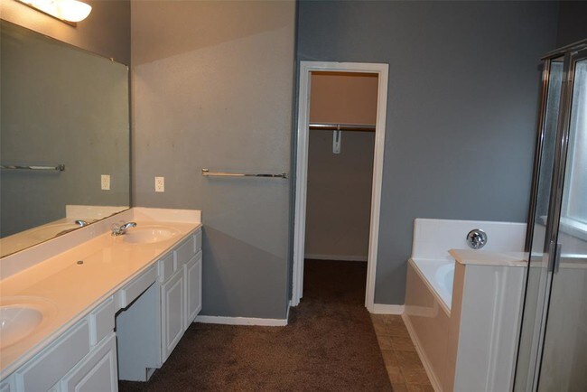 Foto del edificio - 9907 Up Country Ln