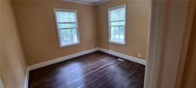 Building Photo - 1290 Cahaba Dr SW