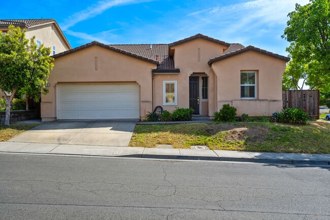 Foto del edificio - Spacious 3-Bed, 2-Bath Single Level Home