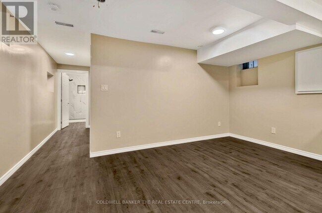 Building Photo - 5 Rutherford Ave