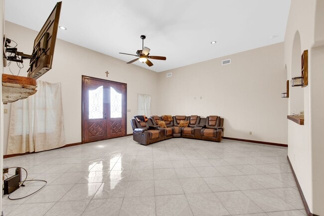 Foto del edificio - 825 Carpintero St