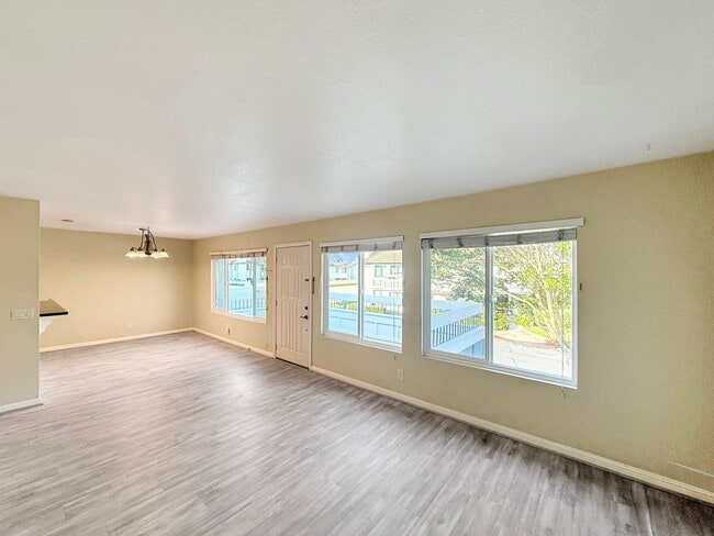 Building Photo - Great 2B/1.5BA Condo in Carlsbad!