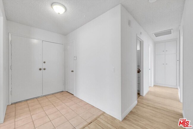 Building Photo - 16792 Madrone Cir