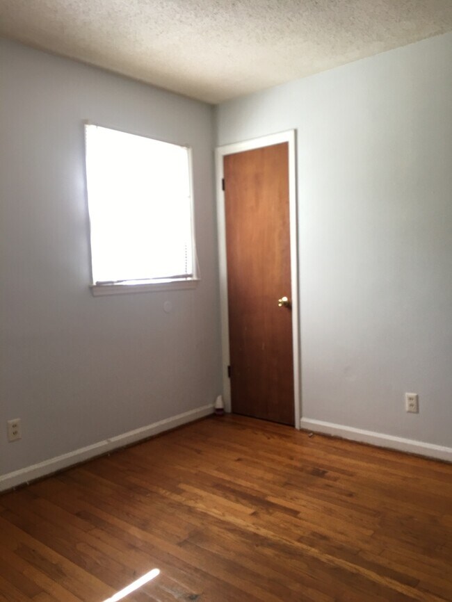 Building Photo - Duplex available on Eastside of Spartanburg