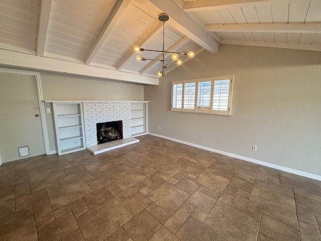 Building Photo - Beautiful home in the city of Orange.