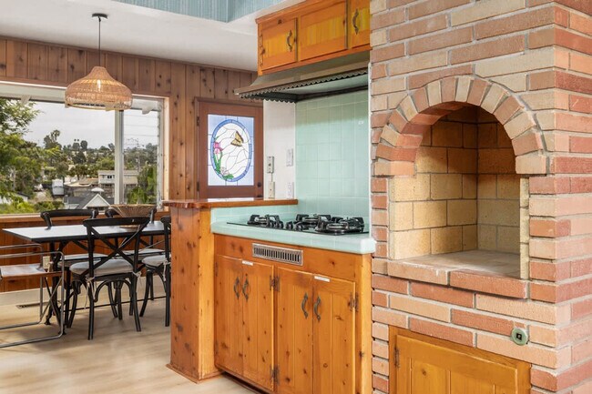 Building Photo - 4000 Highland Dr