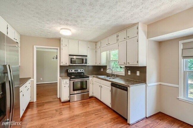 Building Photo - 4 br, 2.5 bath House - 2589 Kensington Dri...