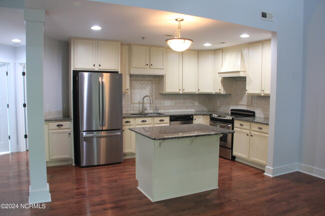 Building Photo - 4032 Masonboro Loop Rd