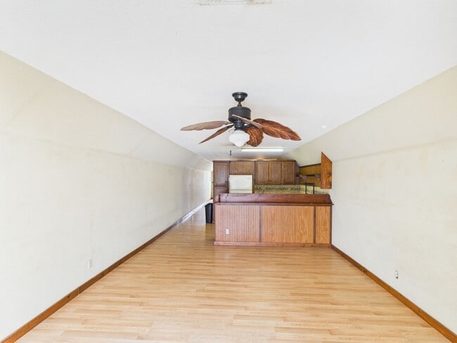 Building Photo - Cozy Apartment