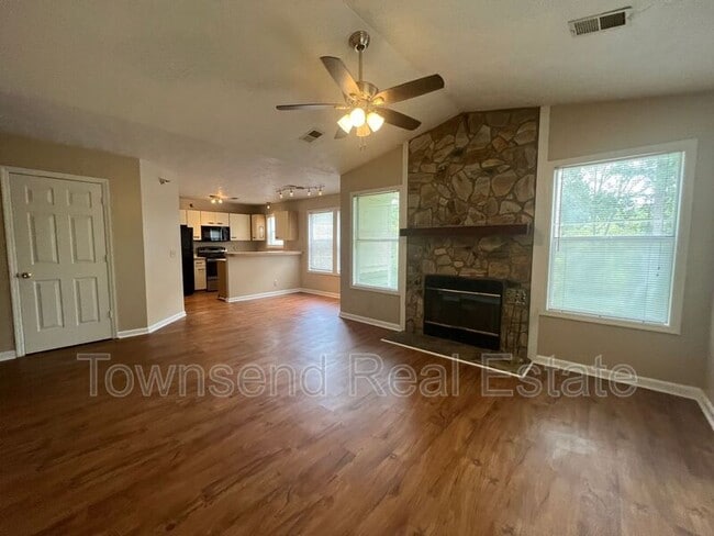 Building Photo - 950 Stewarts Creek Dr