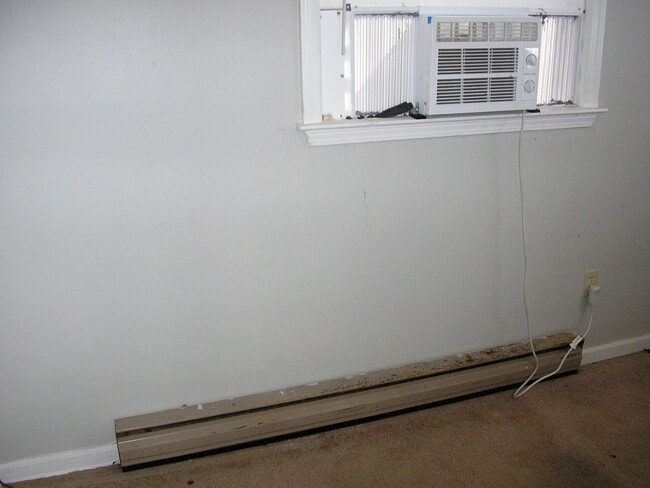 Building Photo - 1140 Crewdson Dr