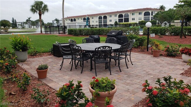 Foto del edificio - 57 High Point Cir W