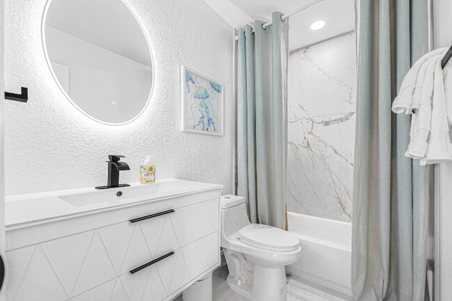 Building Photo - 7516 22nd Ave W