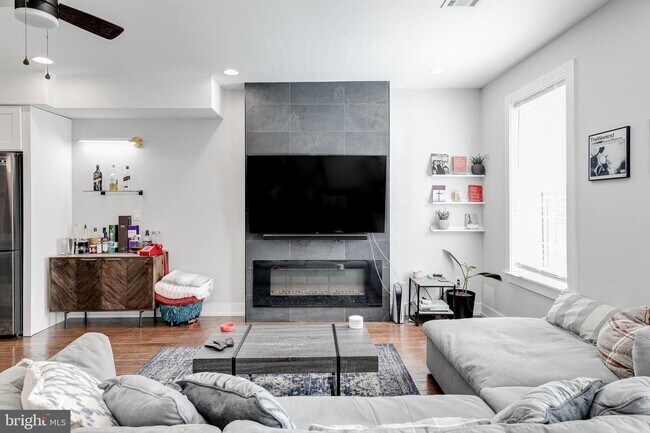 Foto del edificio - 2139 E Hagert St