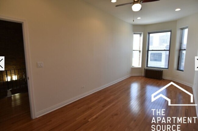 Foto del edificio - 904 W Belmont Ave