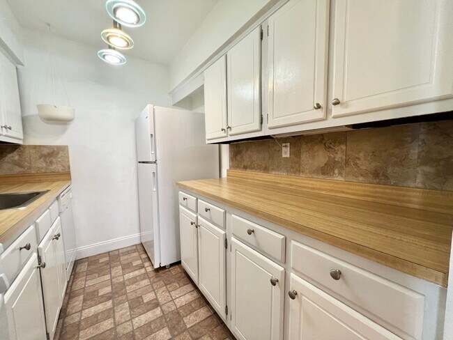 Building Photo - 516 Corinthian Avenue