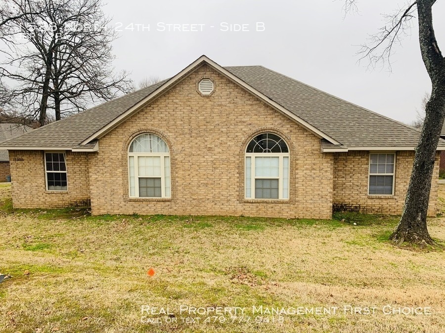 Primary Photo - 3/2 Duplex in Van Buren - Great Location!