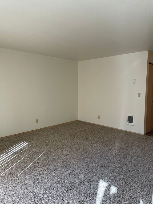 Foto del edificio - Rent Special: 1/2 Off April's Rent!! 1 Bedroom 1 Bath Apartment - Second Floor!