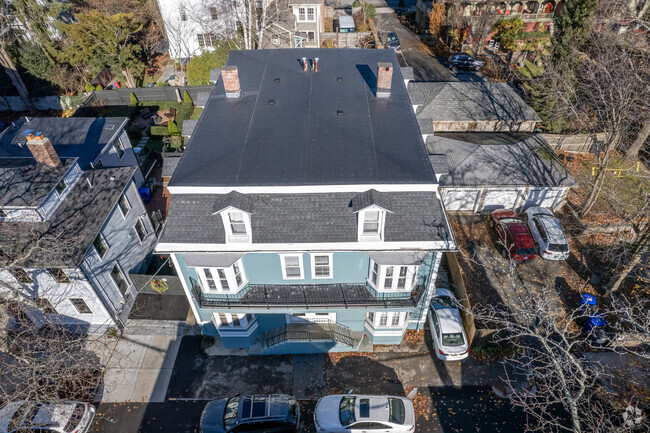 Building Photo - 176 Williams St