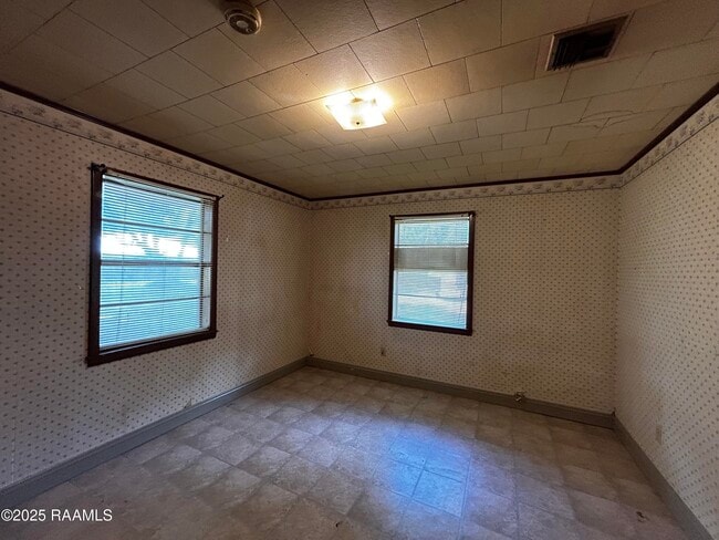 Building Photo - 7604 LA-14