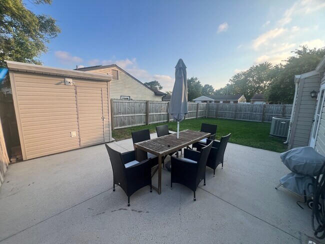 Foto del edificio - 5121 Elton Ct