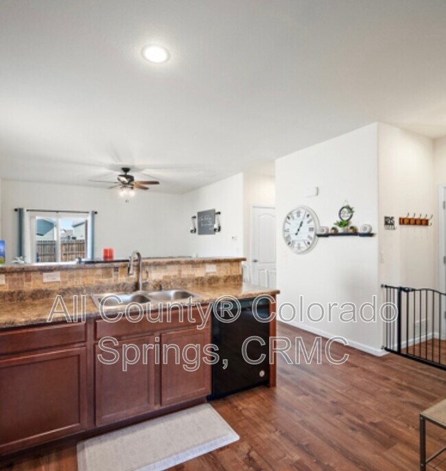 Building Photo - 10084 Thunderbolt Trail