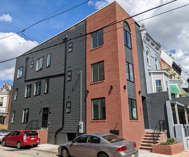 Photo - 3015 W Oxford St Apartments