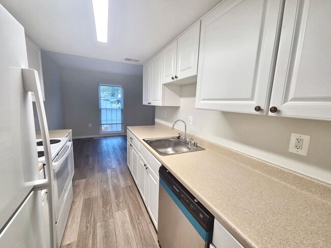 Building Photo - Charming 3 BR/2.5 BA Townhome in Hyattsville!