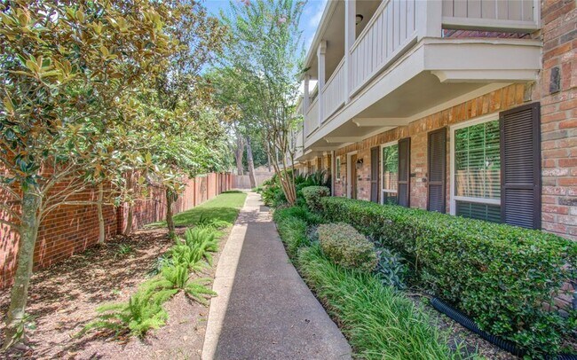 Building Photo - 727 Bunker Hill Rd