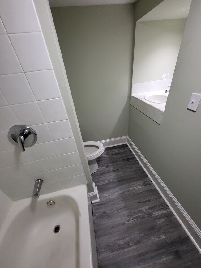 Building Photo - 2 Bed 1 Bath with a Bonus Room in Basement