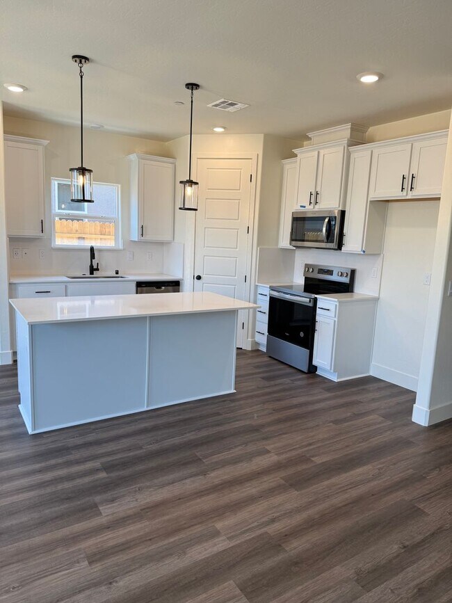 Foto del edificio - Brand New Home for rent in Visalia
