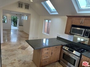 Building Photo - 2454 Penmar Ave