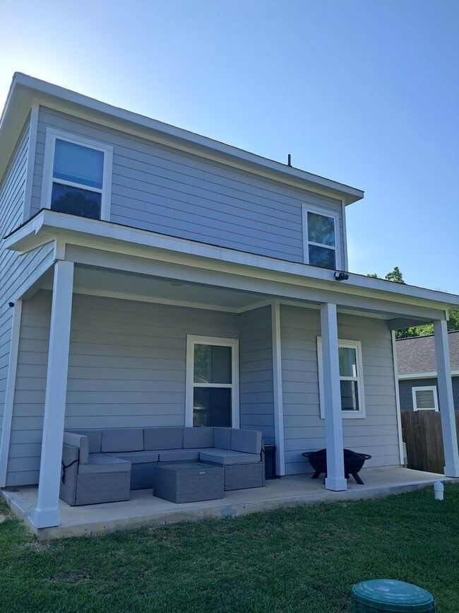 Building Photo - 15834 Beechnut Dr