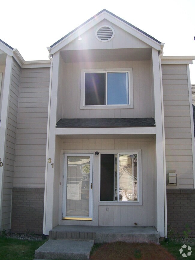 Building Photo - 2900 Ross Dr
