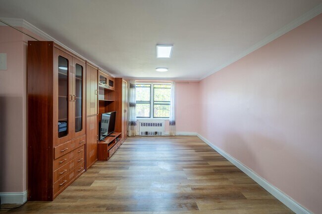 Foto del edificio - 141-30 84th Rd