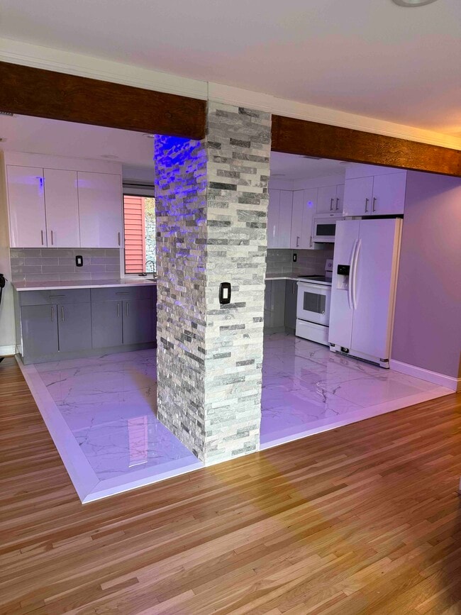 Building Photo - 251 Silleck St