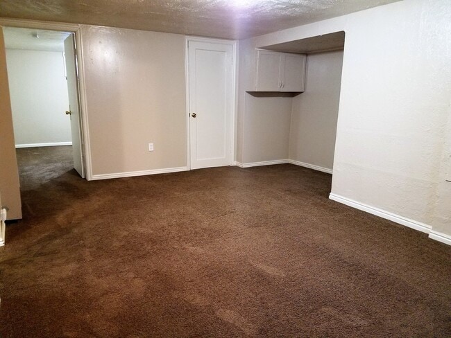 Building Photo - 218 S Lakeview Dr