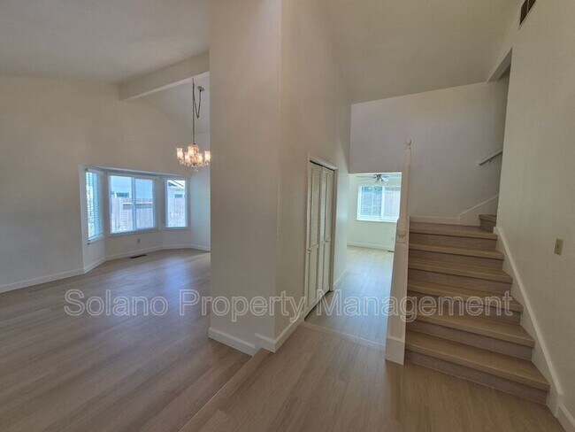 Building Photo - 5023 Oakbrook Cir
