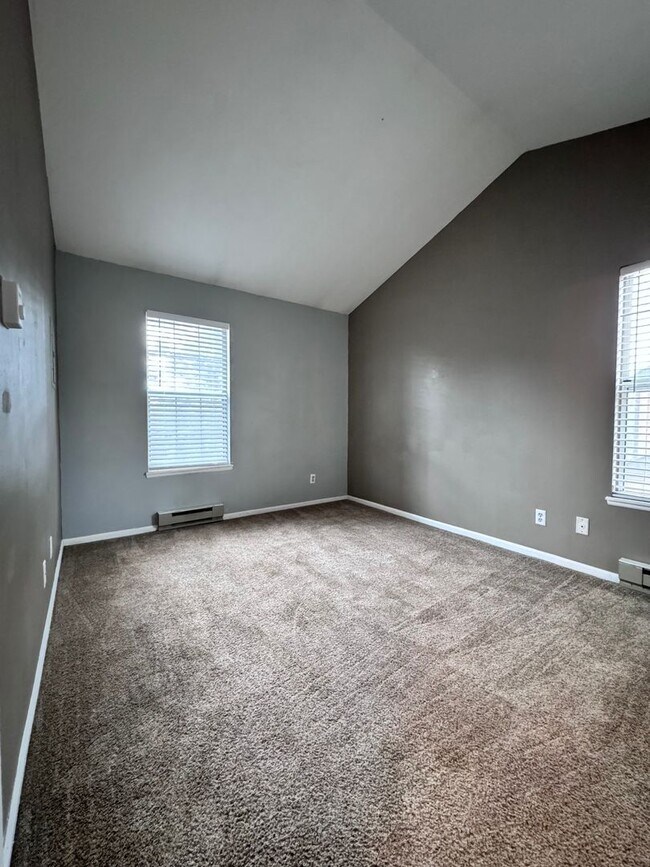 Building Photo - 1 Bedroom with Additional Loft!