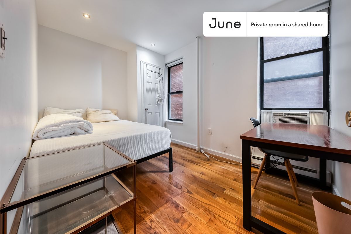 Primary Photo - Private bedroom in 5 bed/2 bath Home