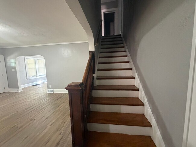 Foto del edificio - 1477 Eleanor Ave