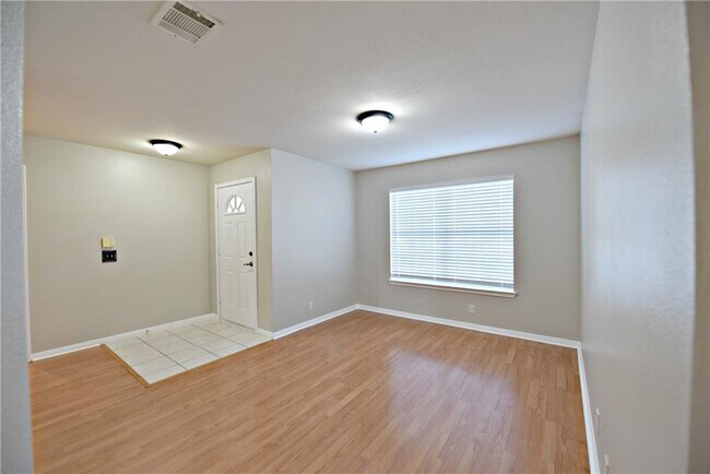 Foto del edificio - 209 N Kings Canyon Dr