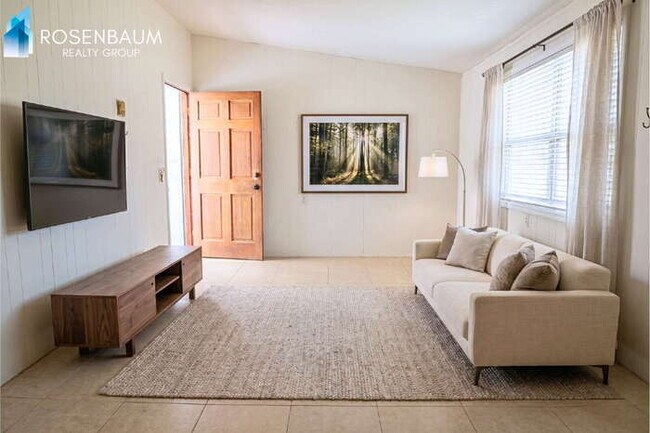 Foto del edificio - 2460 N Treat Ave