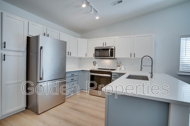 Building Photo - 1631 E Peggy Loop