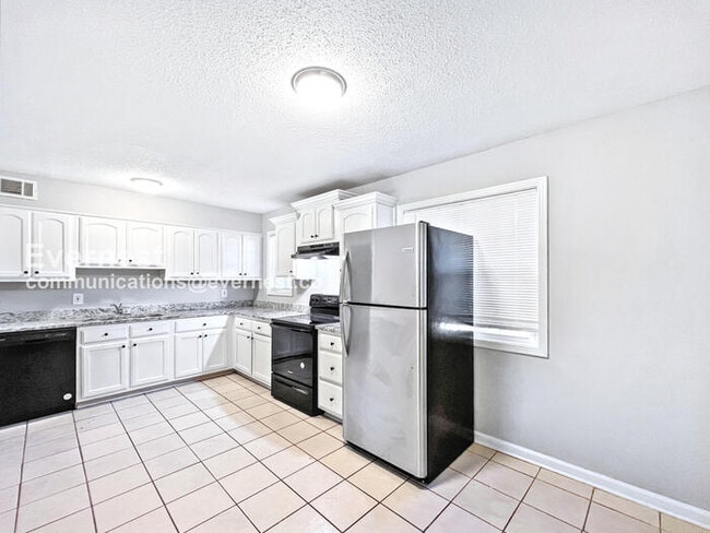 Foto del edificio - 8614 Bunker Hill Dr